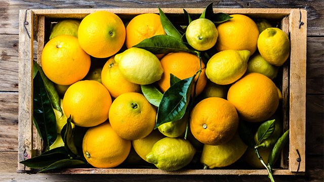 lemons-in-a-wooden-box