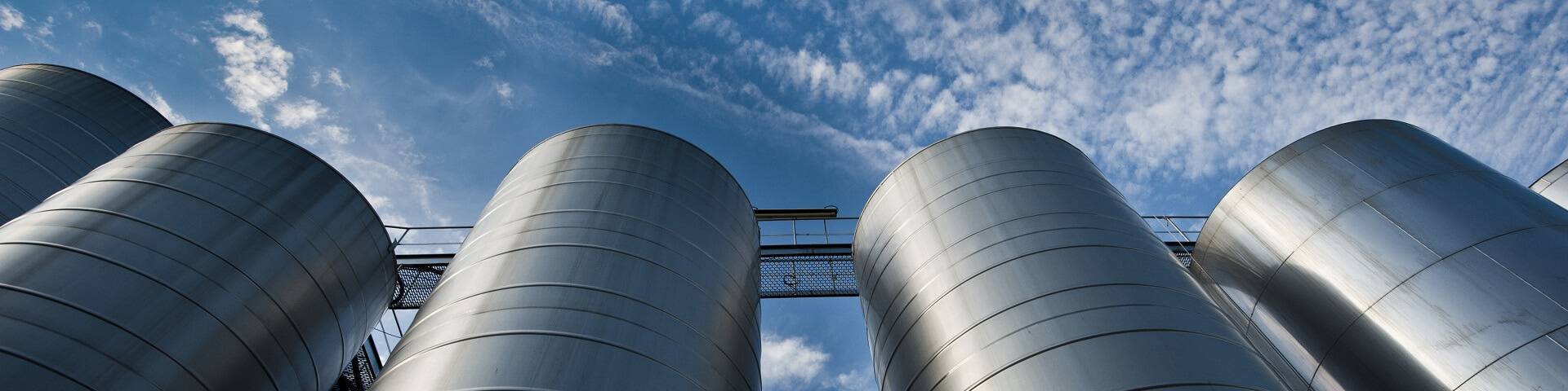 commercial brewing tank farm 1920x480